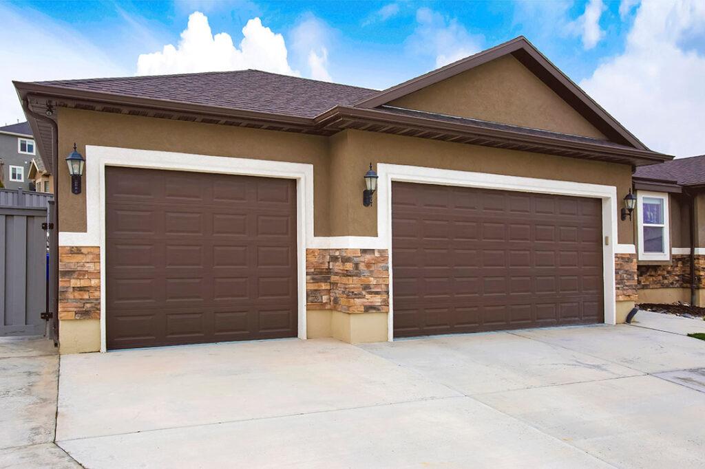 2024-07-–-TNT-Garage-Doors-BLOGM4.9-The-Impact-of-Garage-Door-Color-on-Your-Homes-Appearanc