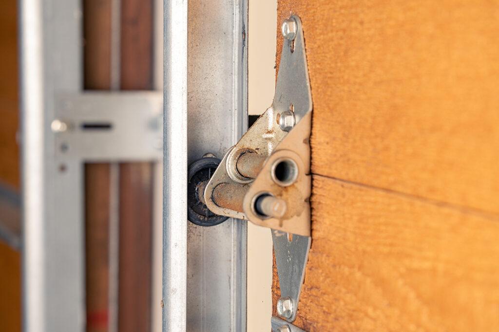 024-10-–-TNT-Garage-Doors-BLOGM4.12-How-to-Keep-Your-Garage-Door-Quiet